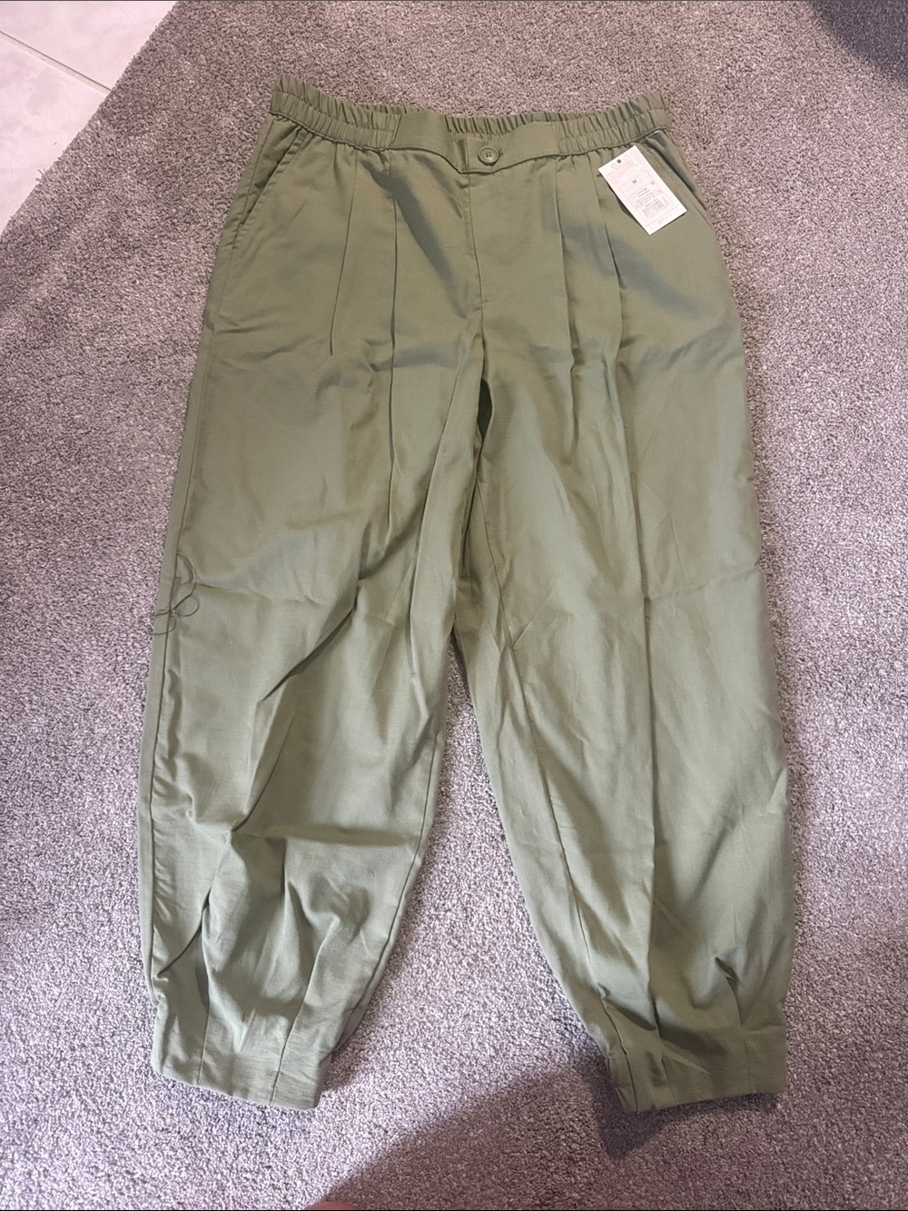 a new day Women’s Olive Green Pleated Chinos